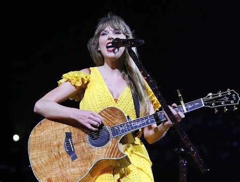 Taylor Swift’s surprise songs from both of her huge Ford Field。